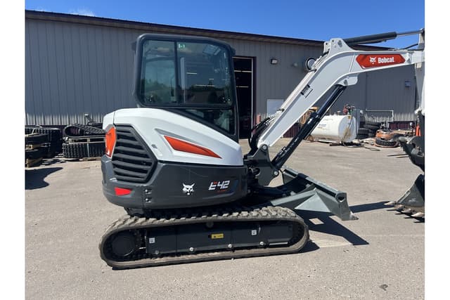 Image of Bobcat E42 equipment image 3