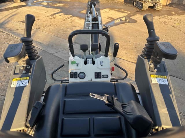 Image of Bobcat E10 equipment image 4