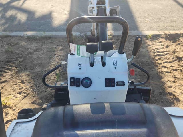 Image of Bobcat E10 equipment image 4
