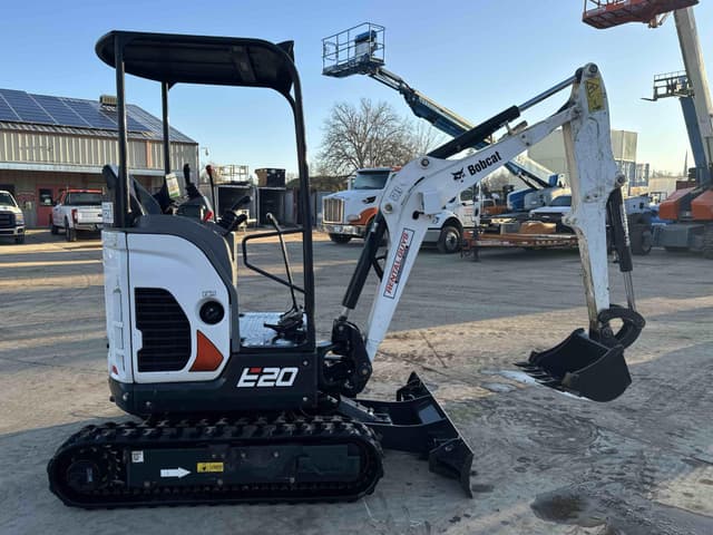 Image of Bobcat E20 equipment image 2