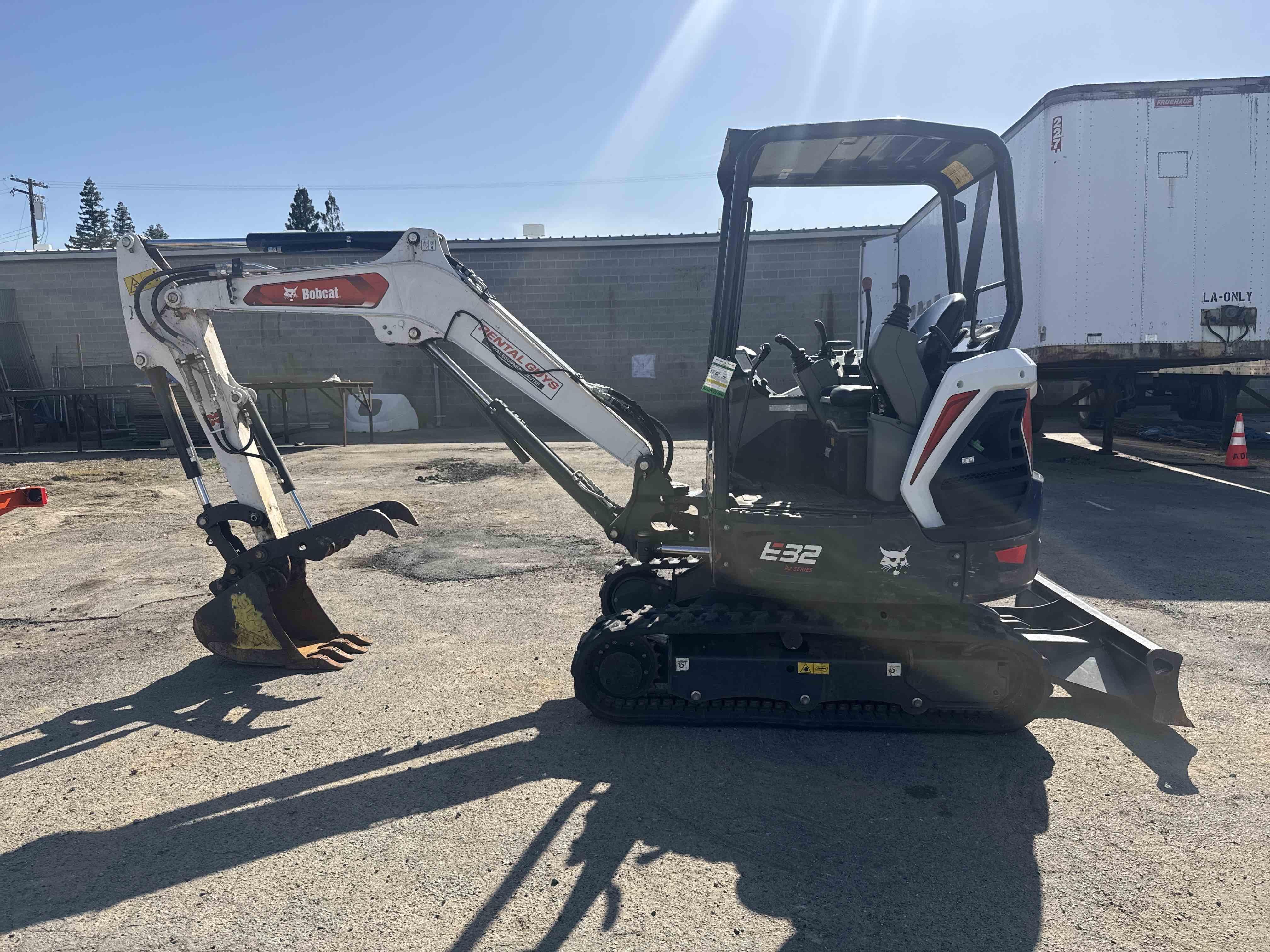 2023 Bobcat E32i Equipment Image0