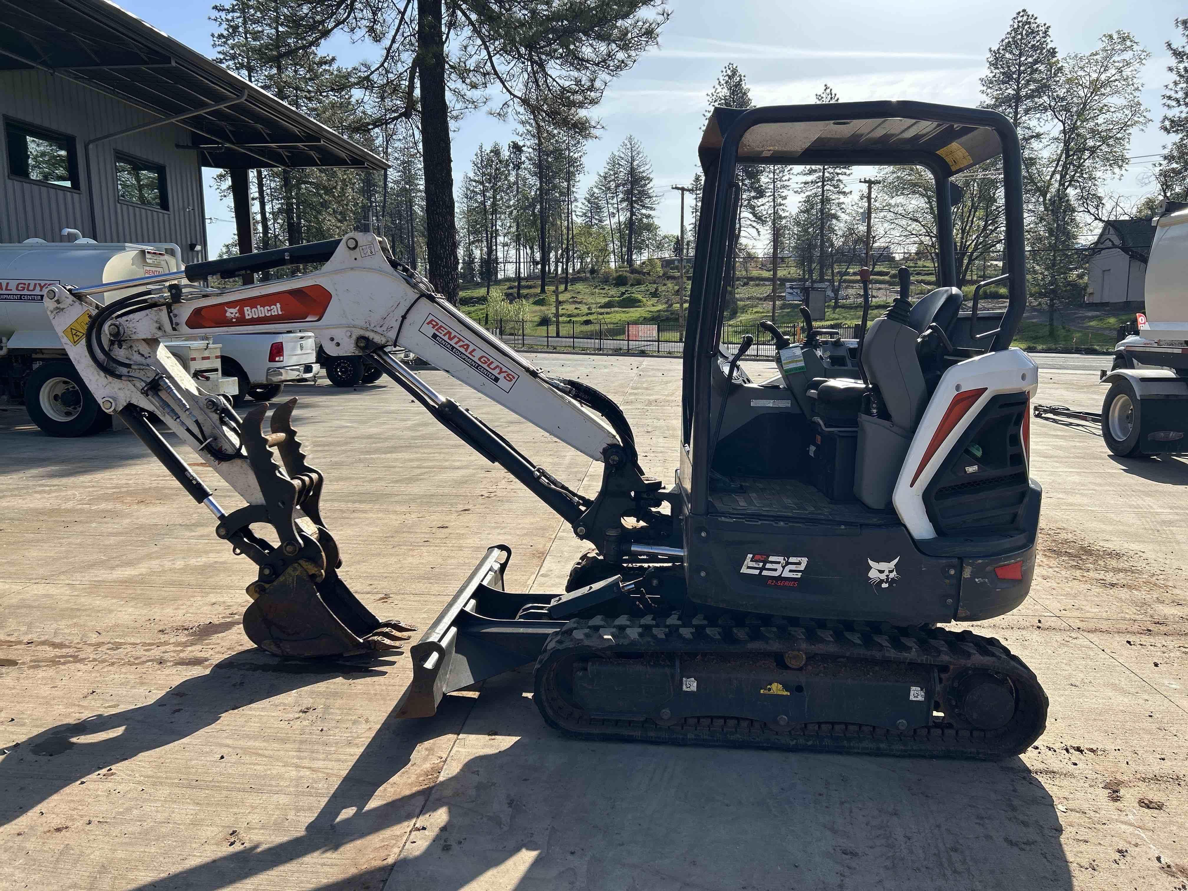2023 Bobcat E32i Equipment Image0