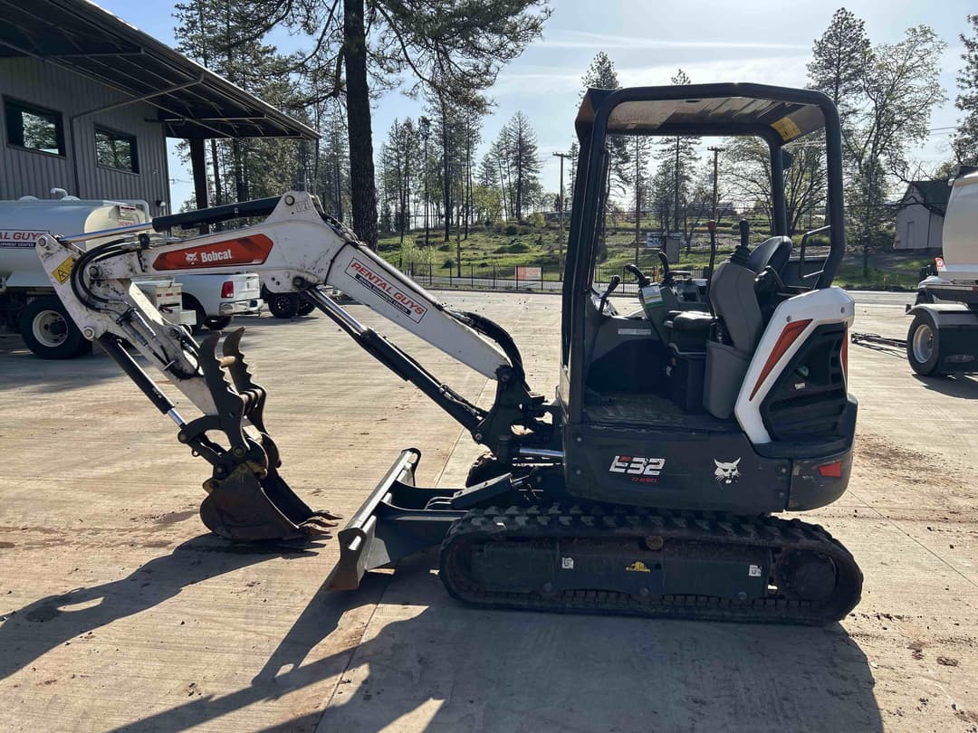 Image of Bobcat E32i Image 0