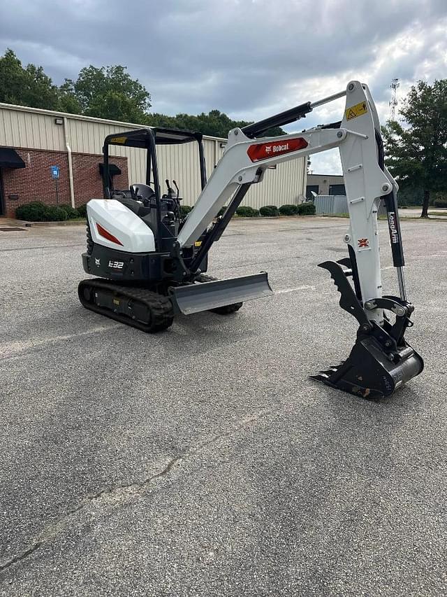 Image of Bobcat E32i equipment image 2