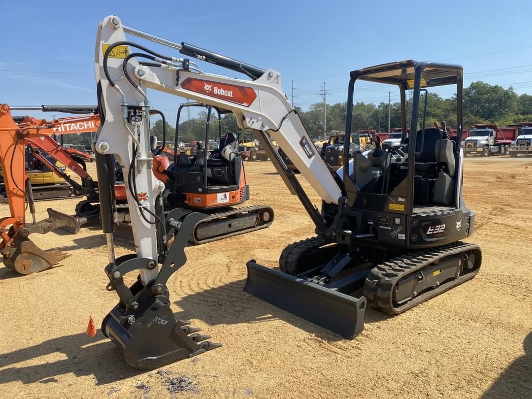 Image of Bobcat E32i Primary image