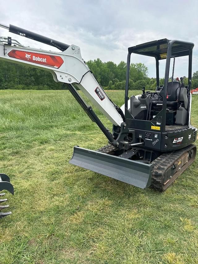 Image of Bobcat E32i equipment image 1