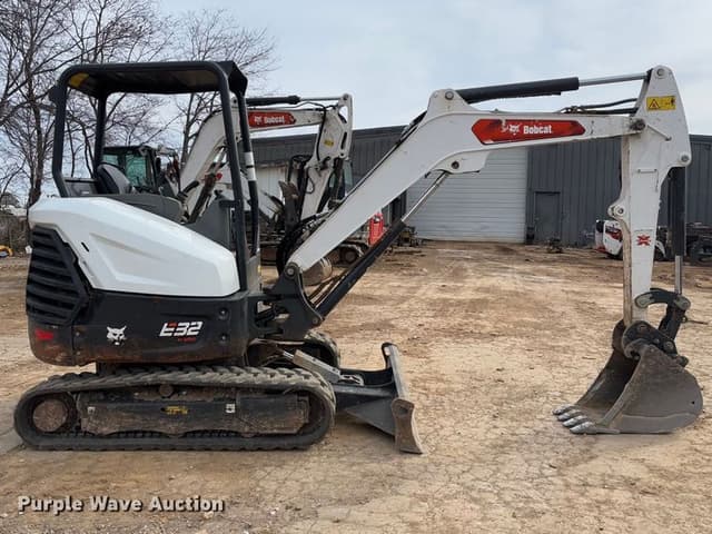 Image of Bobcat E32i equipment image 3