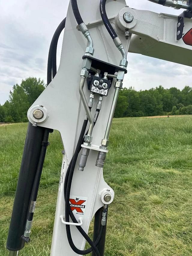 Image of Bobcat E32i equipment image 3