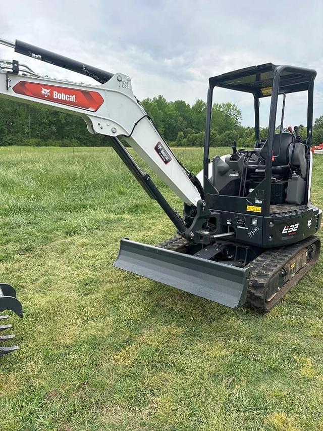 Image of Bobcat E32i equipment image 1