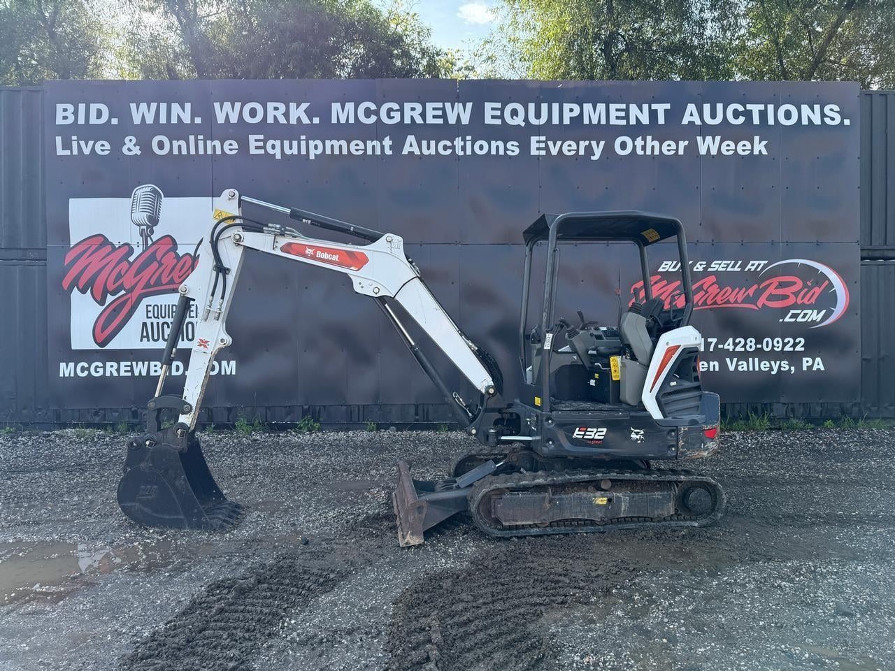 2023 Bobcat E32 Equipment Image0