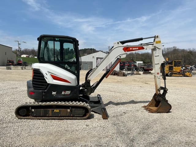 Image of Bobcat E35 equipment image 4