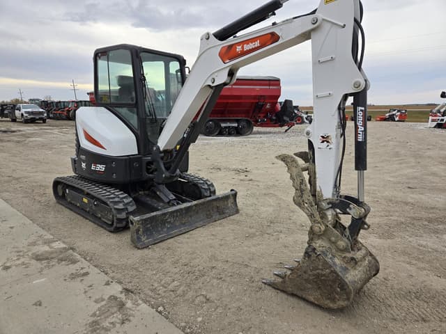 Image of Bobcat E35 equipment image 2