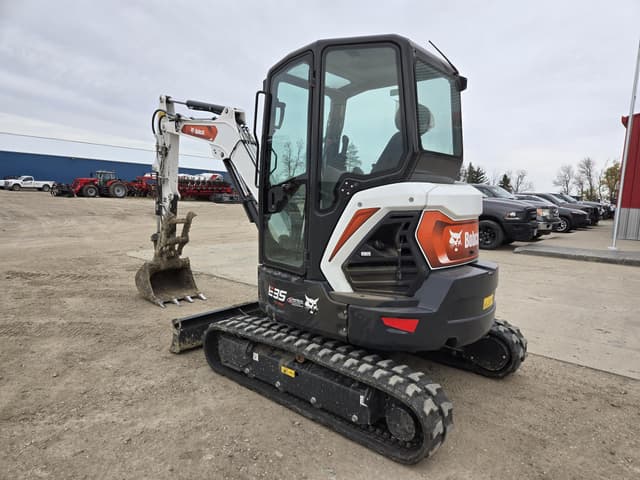 Image of Bobcat E35 equipment image 4