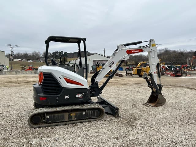 Image of Bobcat E35 equipment image 4