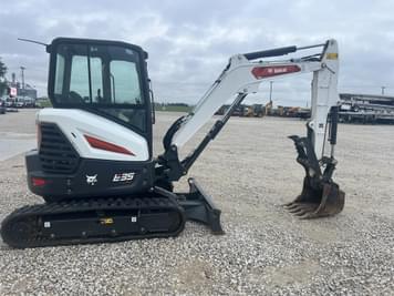 Main image Bobcat E35