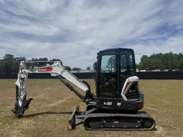 Image of Bobcat E35 equipment image 1