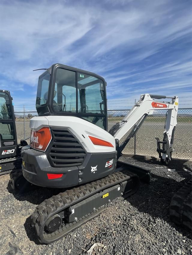 Image of Bobcat E35 equipment image 3