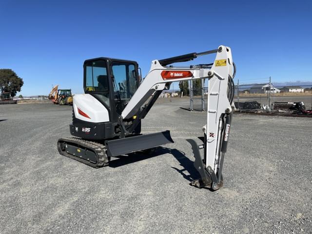 Image of Bobcat E35 equipment image 3