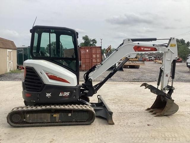 Image of Bobcat E35 equipment image 4