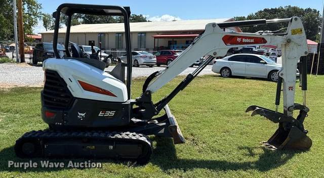 Image of Bobcat E35 equipment image 3