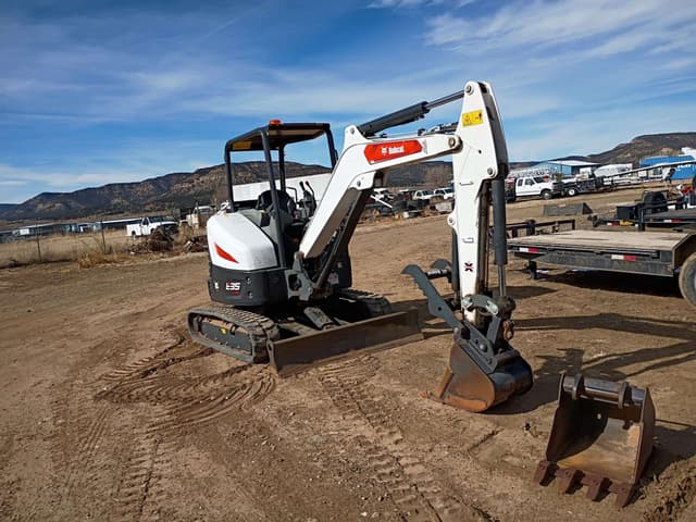 Image of Bobcat E35 equipment image 2