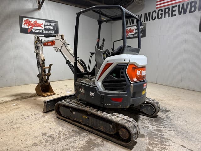 Image of Bobcat E35 equipment image 2