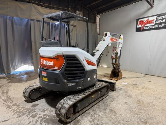 Image of Bobcat E35 equipment image 4