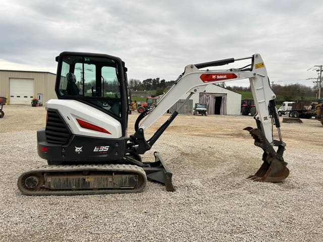 Image of Bobcat E35 equipment image 4