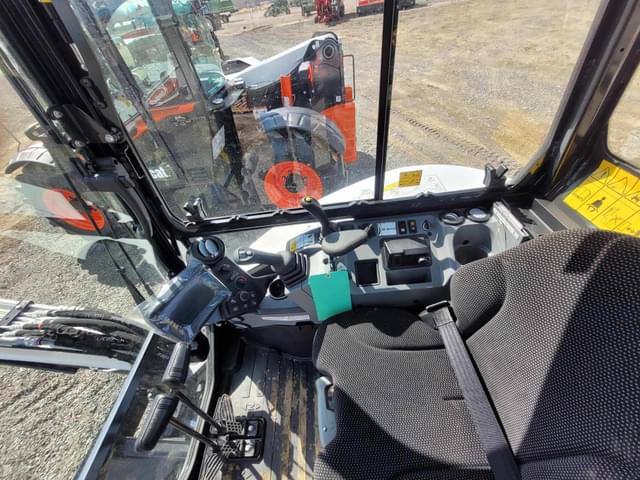 Image of Bobcat E35 equipment image 3
