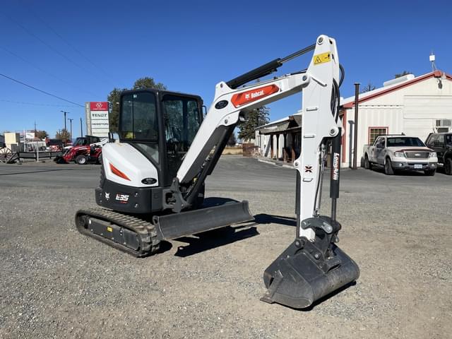 Image of Bobcat E35 equipment image 3
