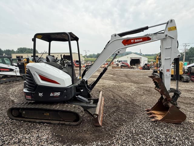 Image of Bobcat E35 equipment image 4