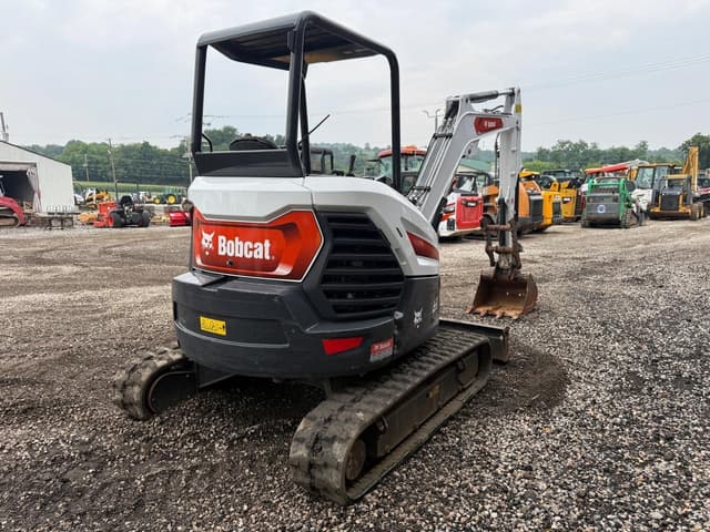 Image of Bobcat E35 equipment image 3