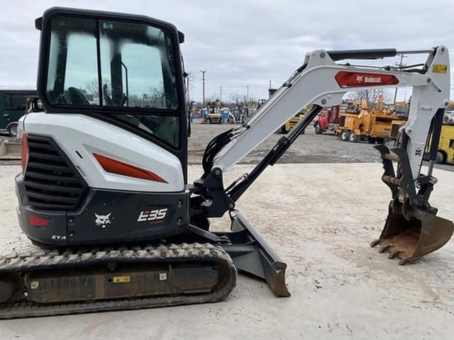 Image of Bobcat E35 R2 equipment image 4