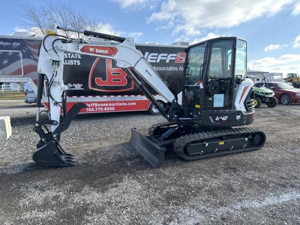 Main image Bobcat E42