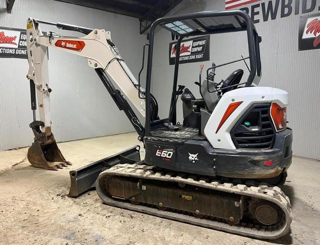 Image of Bobcat E60 equipment image 2