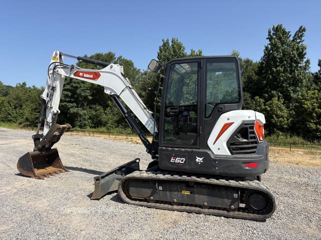 Image of Bobcat E60 equipment image 3