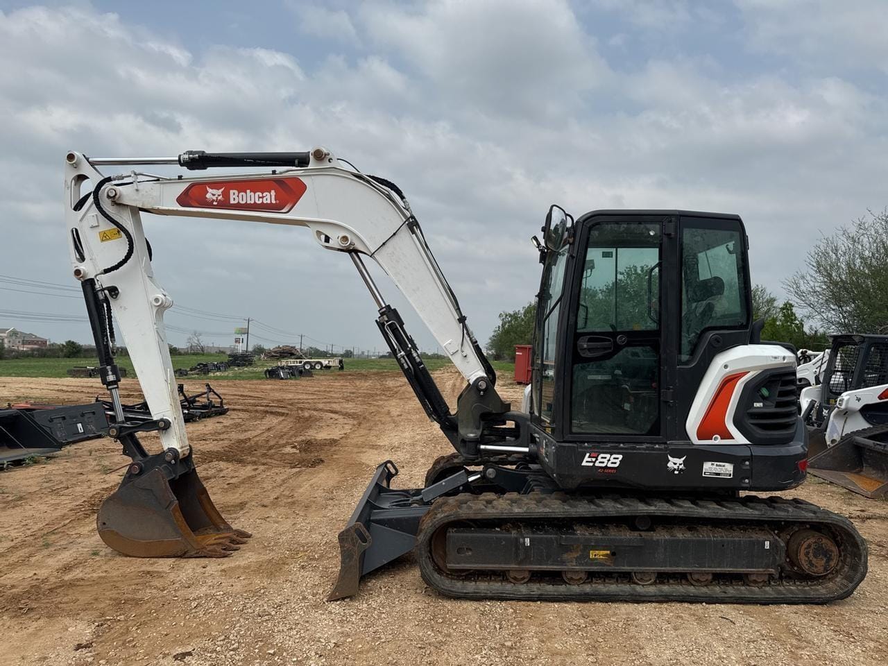 2023 Bobcat E88 Equipment Image0