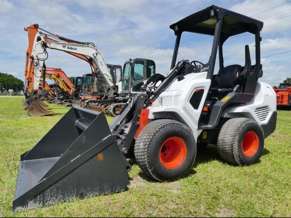 2023 Bobcat L28 Equipment Image0