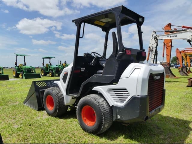 Image of Bobcat L28 equipment image 3