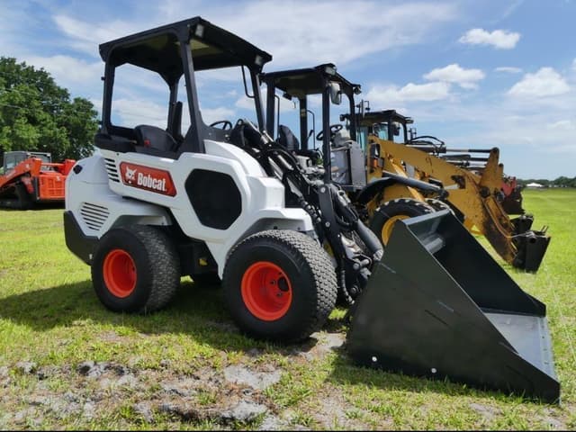 Image of Bobcat L28 equipment image 1