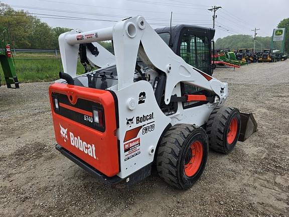 Image of Bobcat S740 equipment image 2