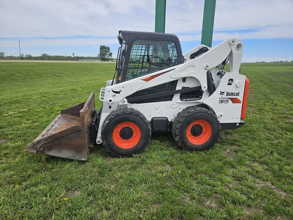 Image of Bobcat S740 equipment image 2