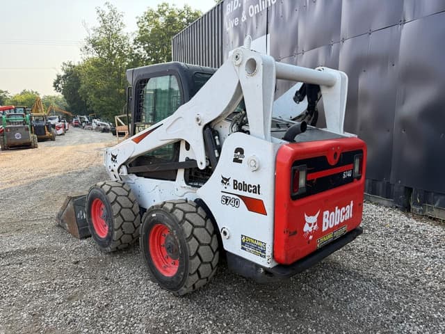 Image of Bobcat S740 equipment image 1