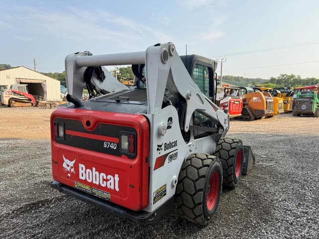 Image of Bobcat S740 equipment image 3