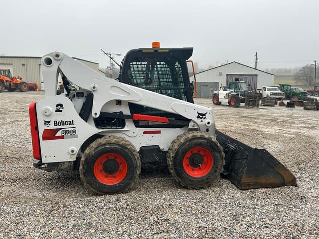 Image of Bobcat S740 equipment image 4