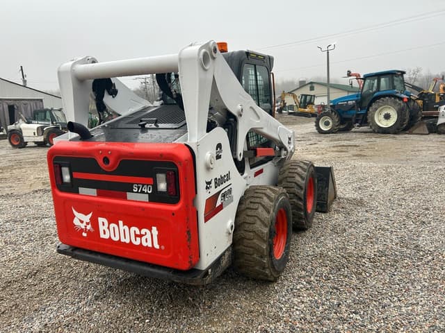 Image of Bobcat S740 equipment image 3