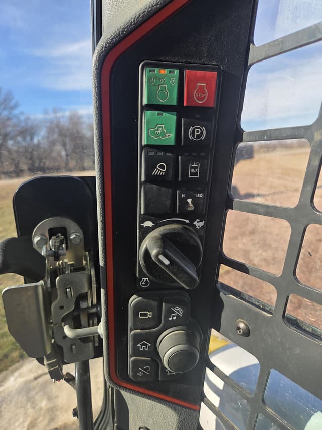 Image of Bobcat S76 equipment image 4