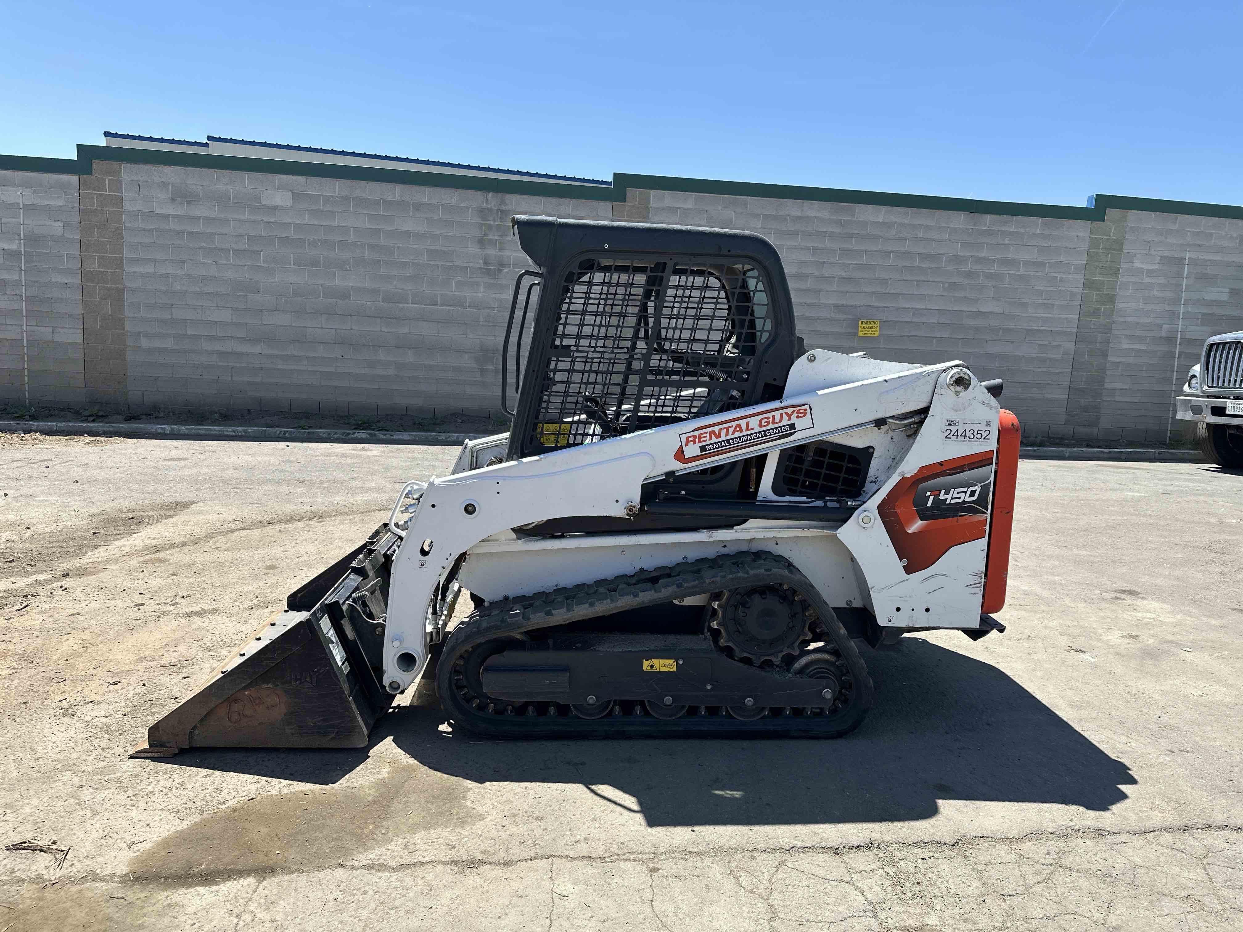 2023 Bobcat T450 Equipment Image0