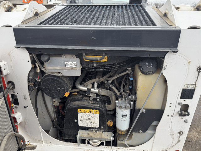 Image of Bobcat T62 equipment image 4