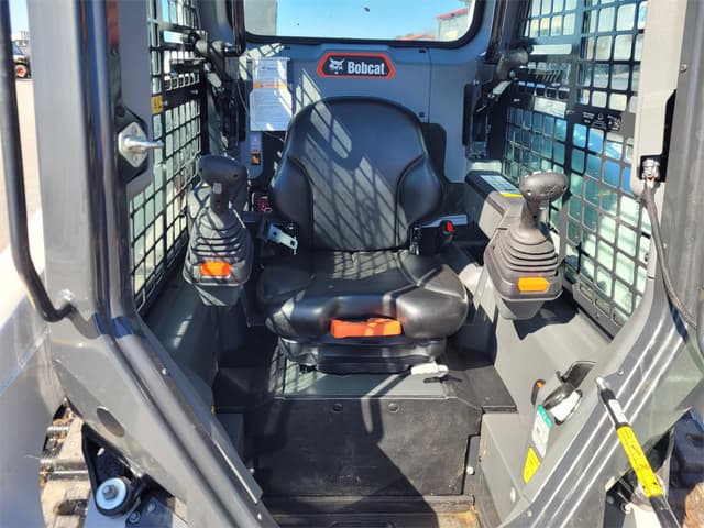 Image of Bobcat T64 equipment image 4
